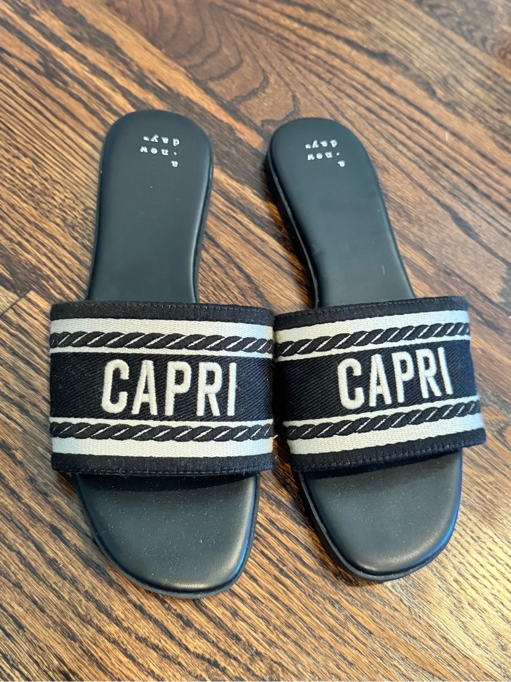 Women’s Capri Black / white Slide Sandals with Embroidered Strap 8.5